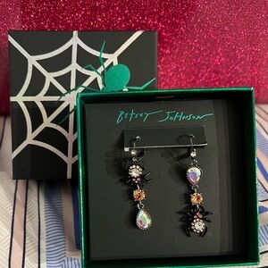 🕷️💕HOST PICK💕NIB BETSEY JOHNSON EARRINGS🕷️